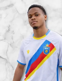 Profil de J, un homme célibataire de 23 ans à Kinshasa