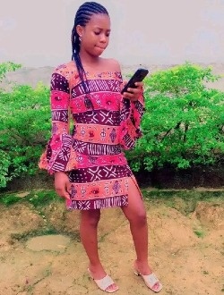 Profil de Blanche, une femme célibataire de 25 ans à Bonanjo