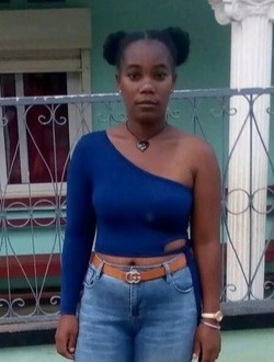 Profil de Stella, une femme célibataire de 34 ans à Antalaha