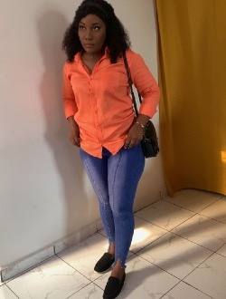 Profil de Cynthia, une femme célibataire de 31 ans à Douala