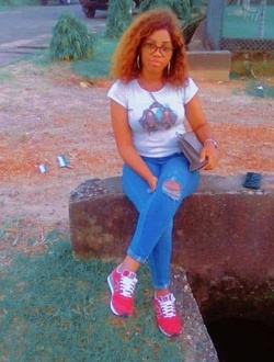 Profil de Sophie, une femme célibataire de 35 ans à Douala