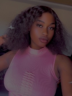 Profil de Fatou, une femme célibataire de 20 ans à Dakar-Marine