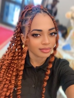 Profil de Manuela, une femme célibataire de 32 ans à Yaoundé