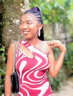Profil de Hasmirah, une femme célibataire de 24 ans à Toamasina