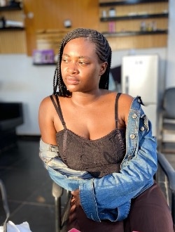 Profil de Cynthia, une femme célibataire de 22 ans à Yaoundé