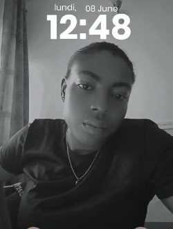 Profil de Sunshine, une femme célibataire de 24 ans à Douala