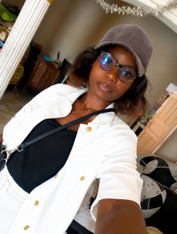 Profil de Flore, une femme célibataire de 27 ans à Momingou