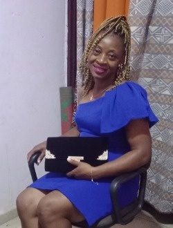Profil de Viviane Clarisse, une femme célibataire de 43 ans à Douala