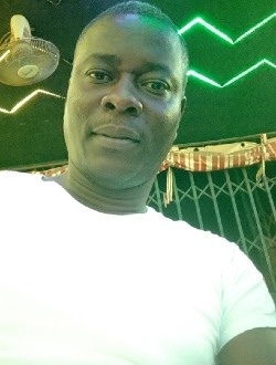 Profil de Serge Roland, un homme célibataire de 42 ans à Abadjin-Doumé