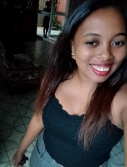 Profil de Faîna, une femme célibataire de 33 ans à Antalaha