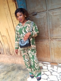 Profil de Leaticia, une femme célibataire de 23 ans à Abidjan