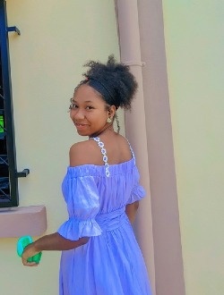 Profil de Aminah, une femme célibataire de 18 ans à Mahanona