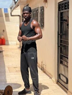Profil de Yves, un homme célibataire de 28 ans à Yopougon