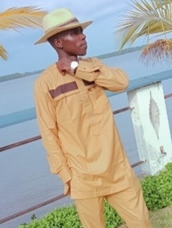 Profil de Théodore, un homme célibataire de 37 ans à Douala