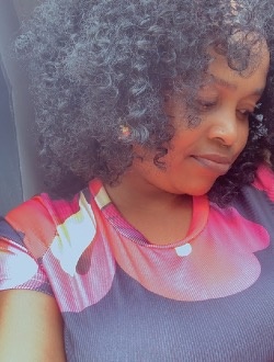 Profil de Christelle, une femme célibataire de 35 ans à Douala