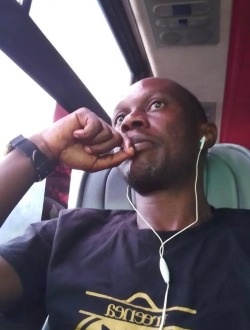Profil de Luc Ava, un homme célibataire de 40 ans à Abong Mbang