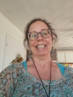 Profil de Hélène, une femme célibataire de 60 ans à Granby