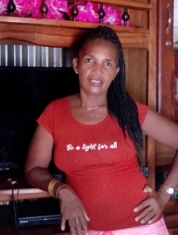 Profil de Rasoa Sinette, une femme célibataire de 45 ans à Antalaha