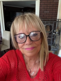 Profil de Charlotte, une femme célibataire de 70 ans à Sainte-Julienne
