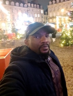Profil de Djino, un homme célibataire de 46 ans à Vannes
