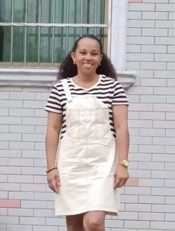 Profil de Jeline, une femme célibataire de 33 ans à Alatsinainy-Ambazaha
