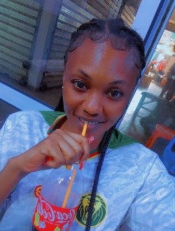 Profil de Suzanne, une femme célibataire de 28 ans à Yaoundé