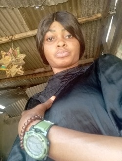 Profil de Ernestine, une femme célibataire de 28 ans à Mbalmayo