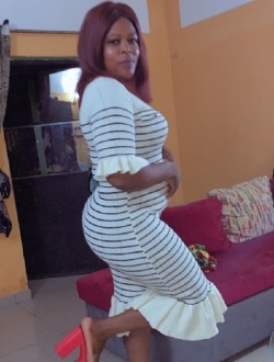 Profil de Charlotte, une femme célibataire de 36 ans à Douala