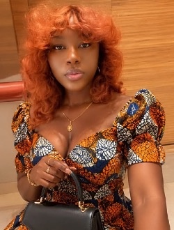 Profil de Carmelle, une femme célibataire de 27 ans à Abidjan
