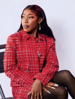 Profil de Safiatou, une femme célibataire de 28 ans à Yamoussoukro