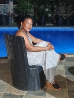 Profil de Ralivelo Nirina Julie, une femme célibataire de 62 ans à Antsiranana