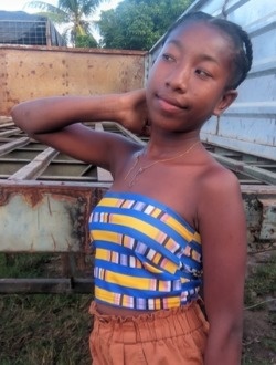 Profil de Stania, une femme célibataire de 21 ans à Antalaha