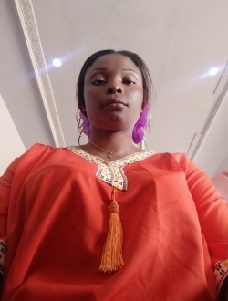 Profil de Flora, une femme célibataire de 34 ans à Nkourom-Centre