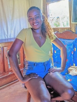 Profil de Julie, une femme célibataire de 25 ans à Antalaha