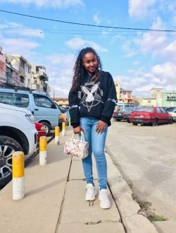 Profil de Annick, une femme célibataire de 28 ans à Alarobia-Antanamalaza