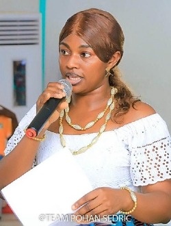 Profil de Evelyne, une femme célibataire de 25 ans à Abidjan