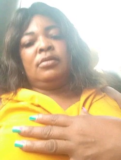 Profil de ℝ𝕠𝕤𝕚𝕟𝕖, une femme célibataire de 44 ans à Yaoundé