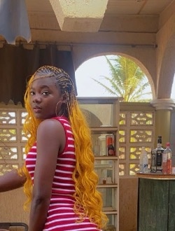 Profil de Liza, une femme célibataire de 24 ans à Lomé