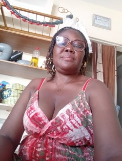 Profil de Reine, une femme célibataire de 52 ans à Abomey-Calavi