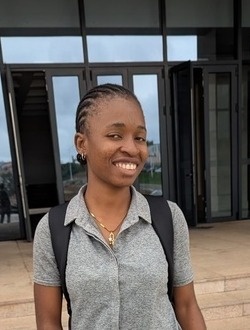 Profil de Priscilla, une femme célibataire de 24 ans à Yaoundé