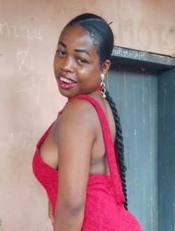 Profil de Ghislaine, une femme célibataire de 28 ans à Yaoundé