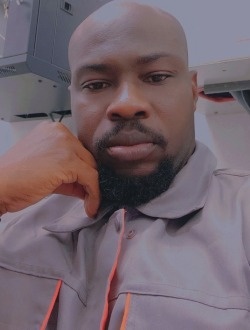 Profil de Louis, un homme célibataire de 41 ans à Abidjan
