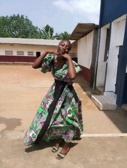 Profil de Daphné, une femme célibataire de 21 ans à Yaoundé