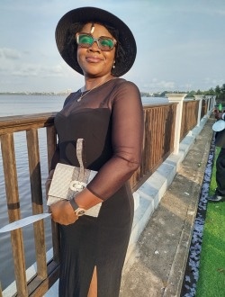 Profil de Esther, une femme célibataire de 41 ans à Douala