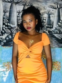 Profil de Camilla, une femme célibataire de 18 ans à 1ER Arrondissement
