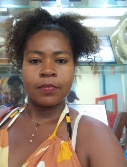 Profil de Romina, une femme célibataire de 35 ans à Antsiranana