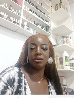 Profil de Evelyne, une femme célibataire de 42 ans à Abidjan
