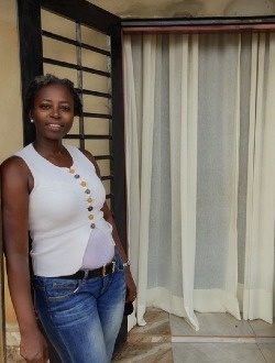 Profil de Flaure, une femme célibataire de 48 ans à Yaoundé