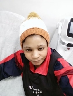 Profil de Carole, une femme célibataire de 27 ans à Nkourom-Centre