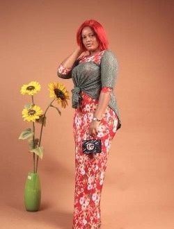 Profil de Claudine, une femme célibataire de 26 ans à Parakou